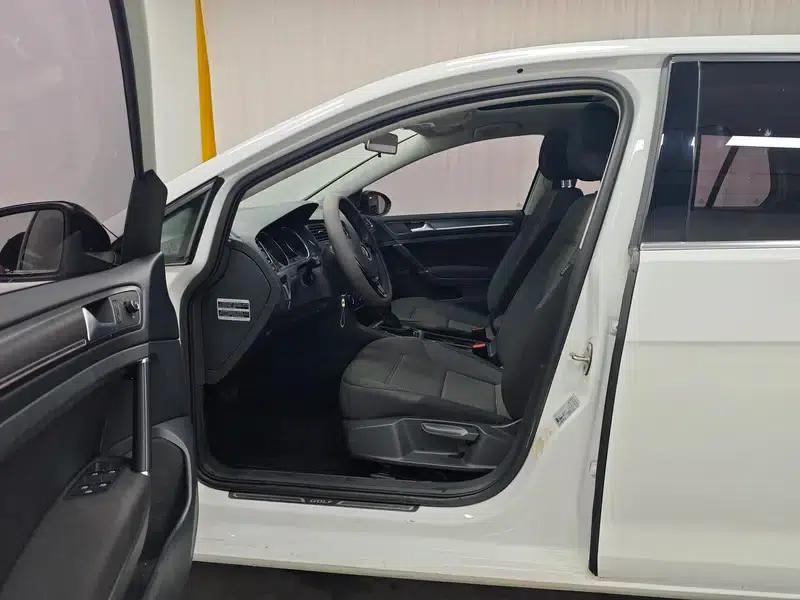 2017 Golf 230TSI Automatic Comfort Millionth Unit Commemorative Edition — миниатюра 17