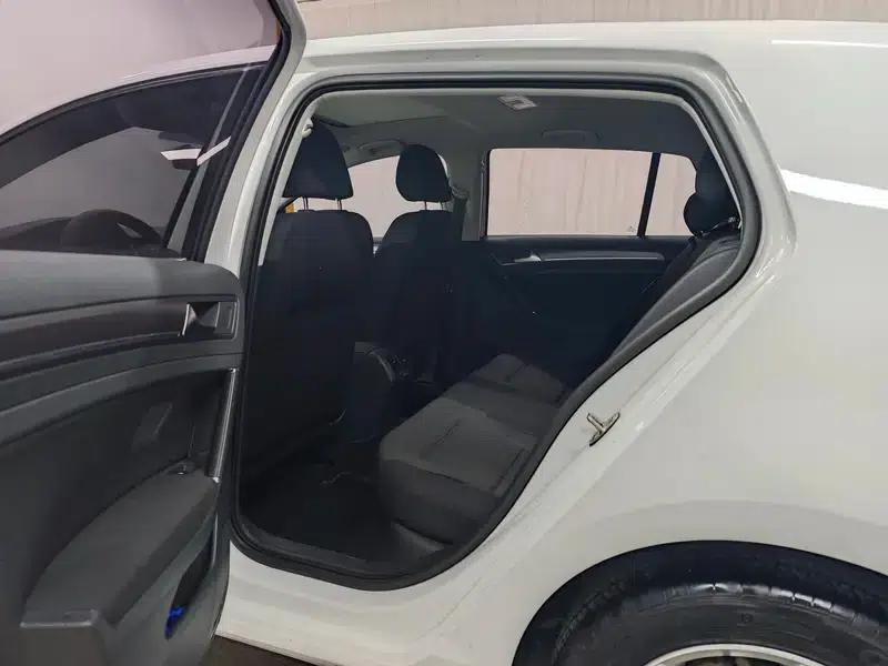2017 Golf 230TSI Automatic Comfort Millionth Unit Commemorative Edition — миниатюра 18
