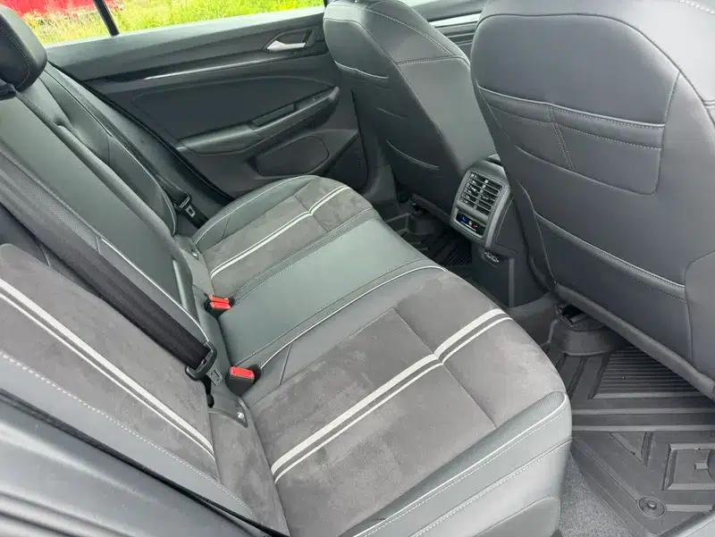 2023 Golf 280TSI DSG R-Line Lite — миниатюра 17