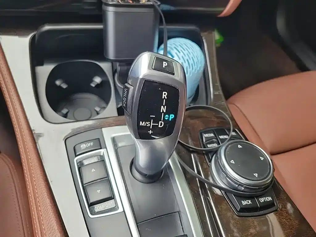 BMW 5 Series 2015 535Li Leading Edition — миниатюра 10