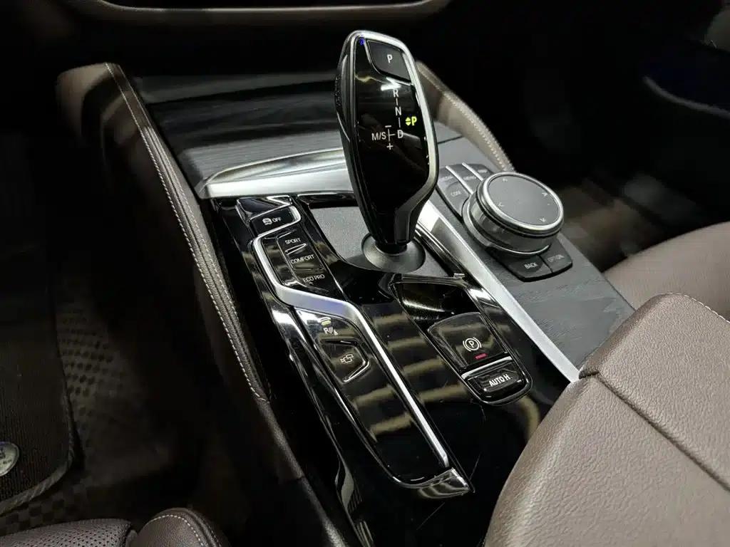 2021 BMW 5 Series Facelift 530Li Luxury M Sport Package — миниатюра 16