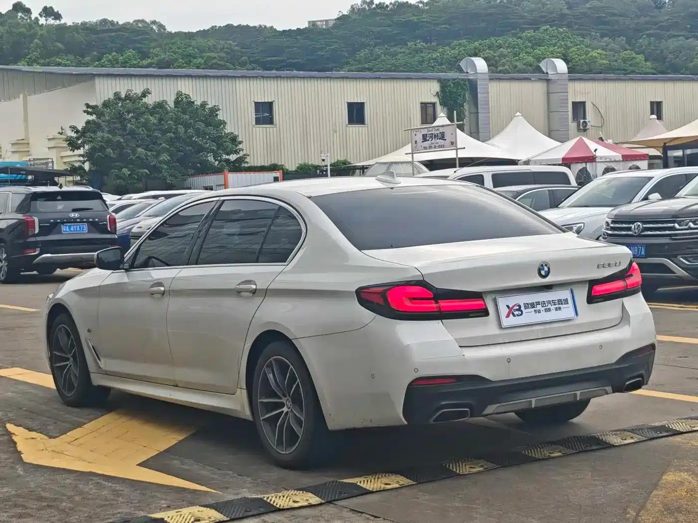 2021 BMW 5 Series 525Li M Sport Package — миниатюра 14