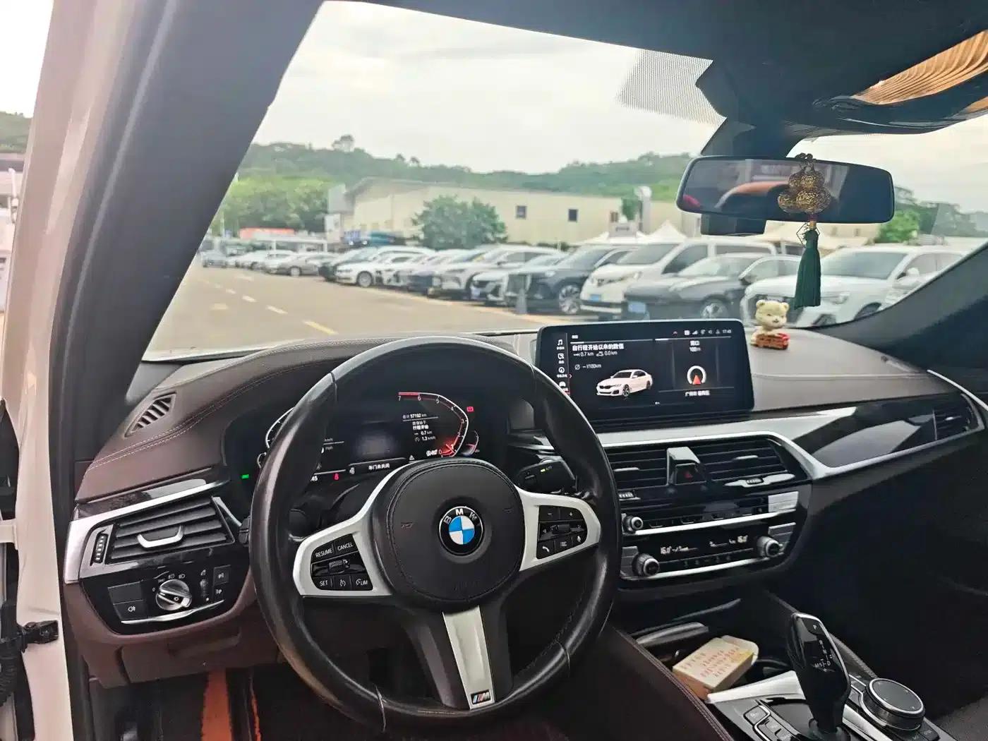 2021 BMW 5 Series 525Li M Sport Package — миниатюра 15