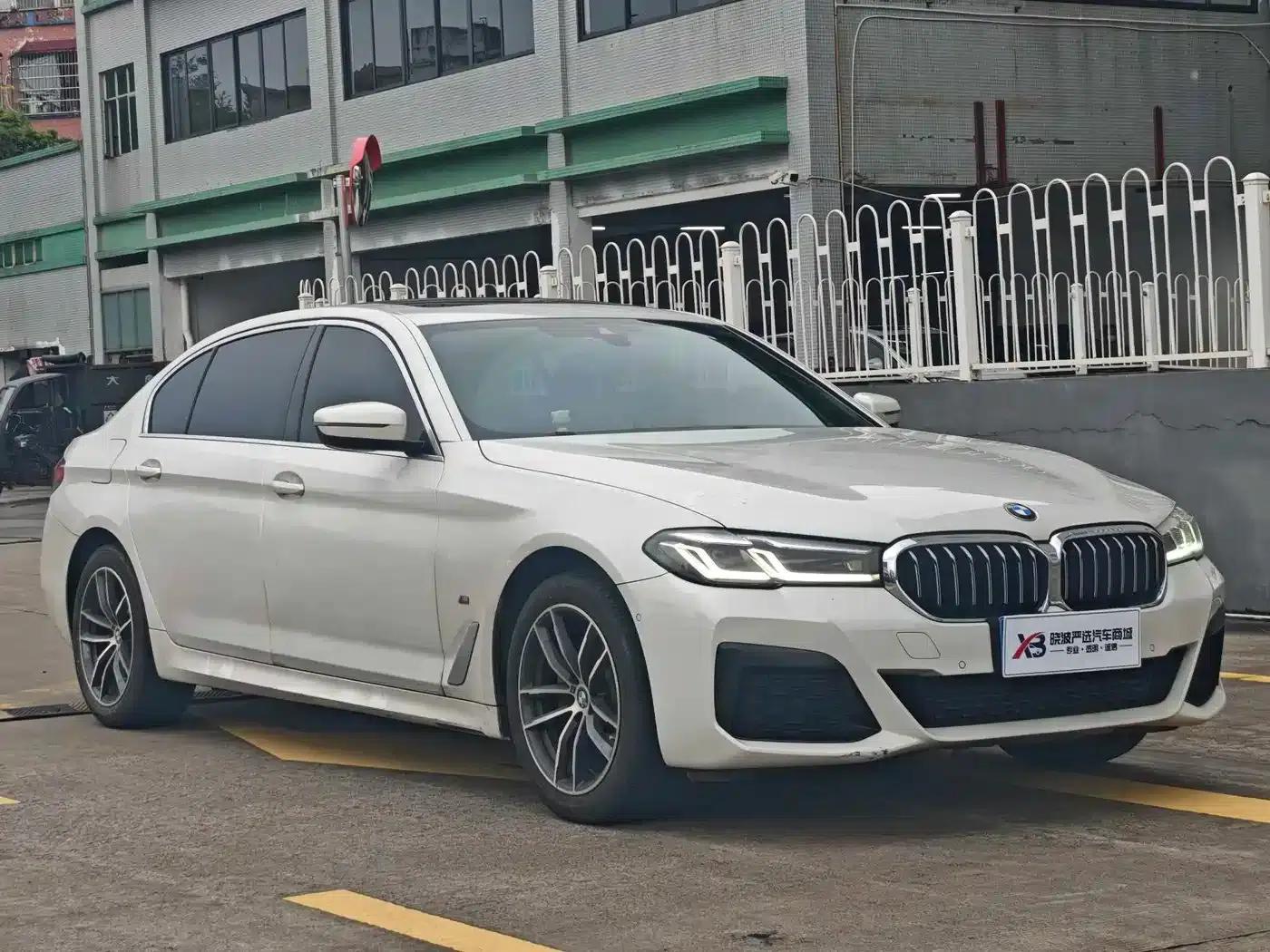 2021 BMW 5 Series 525Li M Sport Package — миниатюра 3