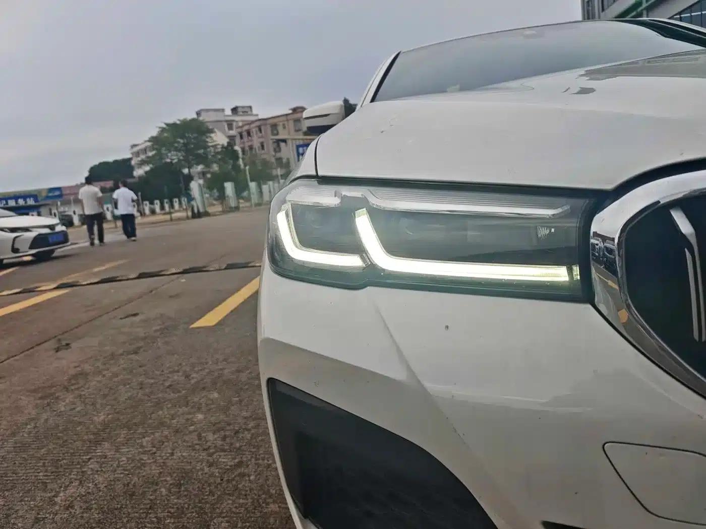 2021 BMW 5 Series 525Li M Sport Package — миниатюра 4