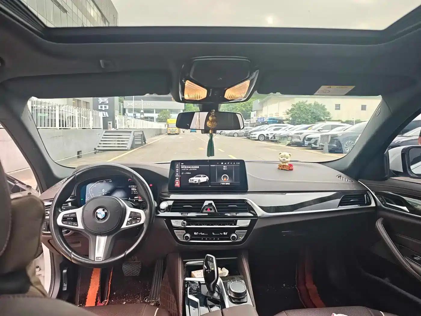 2021 BMW 5 Series 525Li M Sport Package — миниатюра 7