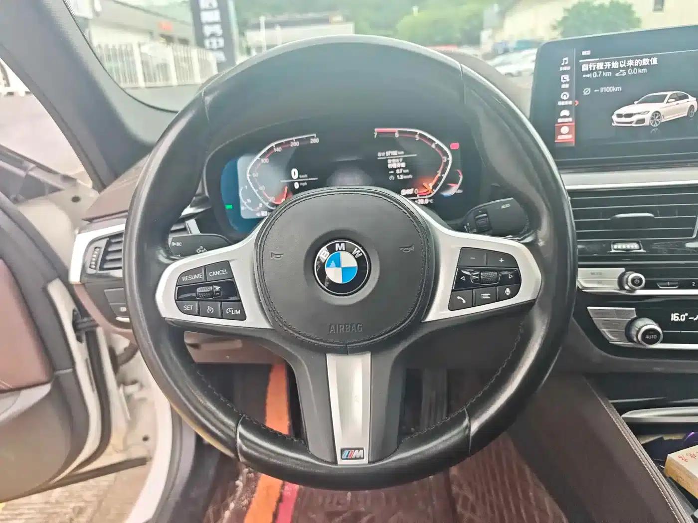 2021 BMW 5 Series 525Li M Sport Package — миниатюра 8