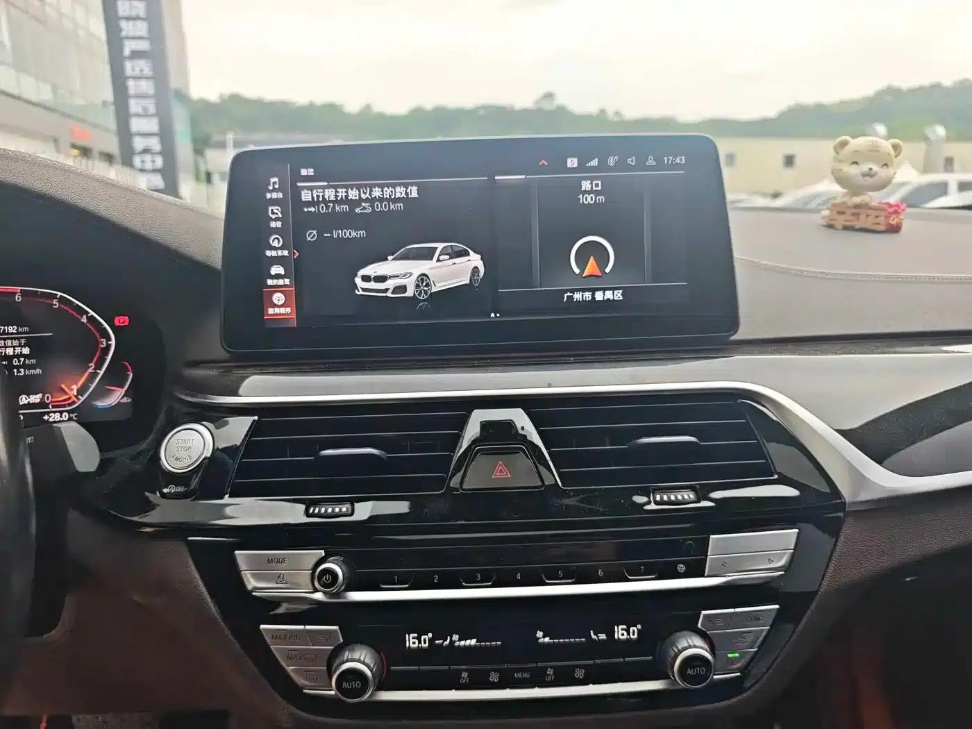 2021 BMW 5 Series 525Li M Sport Package — миниатюра 9