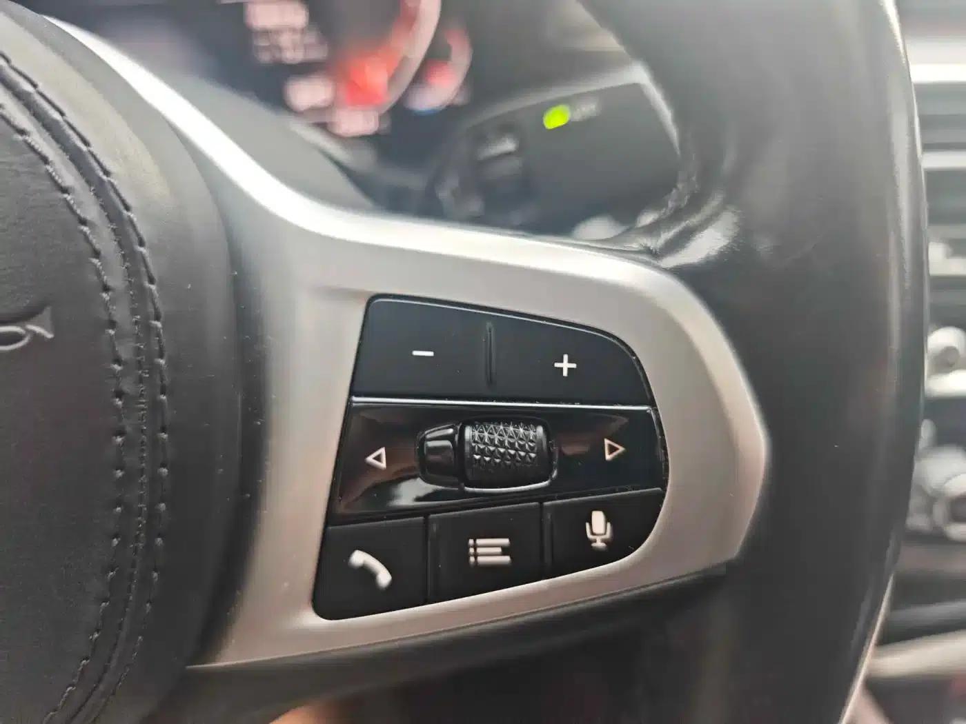 2021 BMW 5 Series 525Li M Sport Package — миниатюра 10