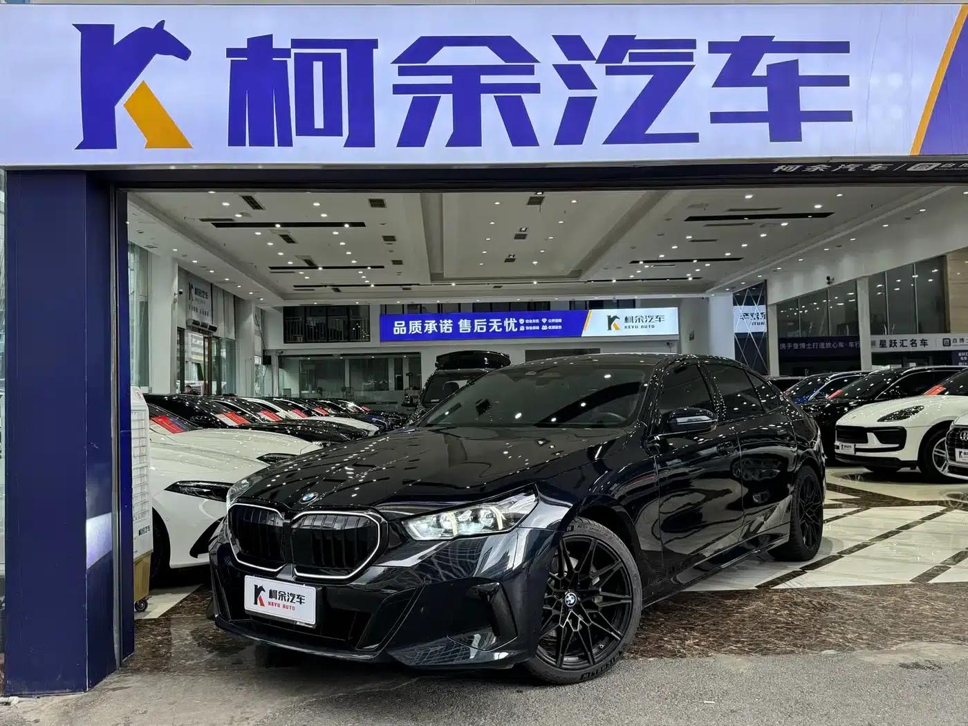 2026 BMW 5 Series 530Li Leading Edition M Sport Package — миниатюра 1