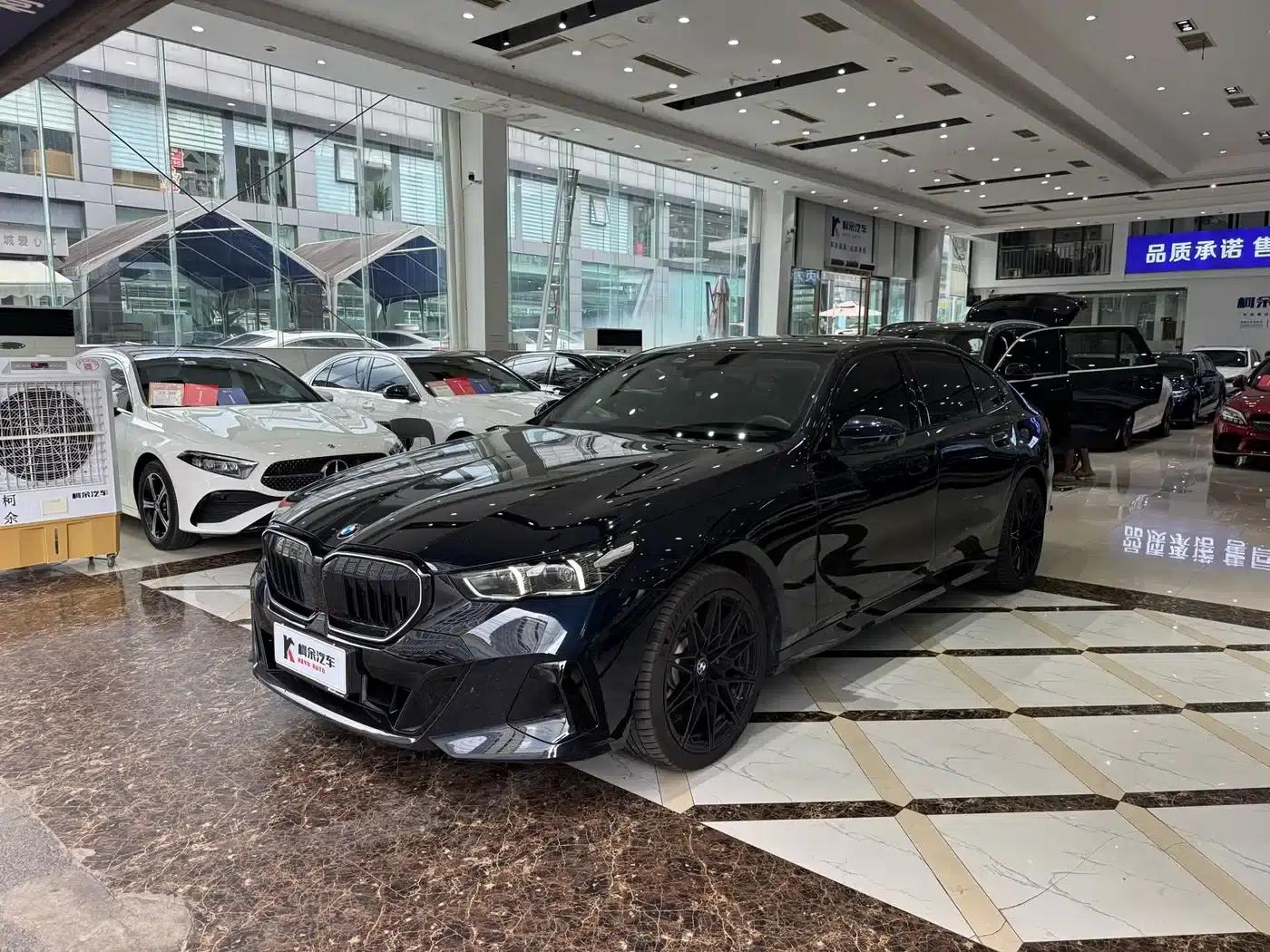 2026 BMW 5 Series 530Li Leading Edition M Sport Package — миниатюра 2