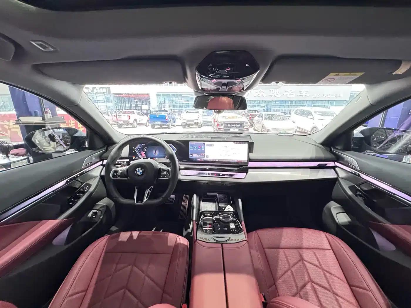2026 BMW 5 Series 530Li Leading Edition M Sport Package — миниатюра 9