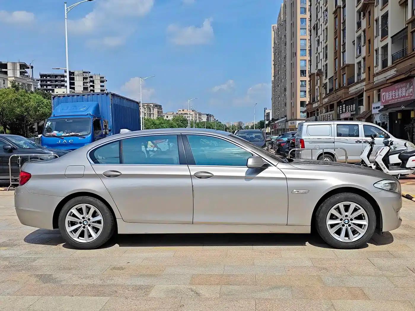 BMW 5 Series 2013 525Li Luxury — миниатюра 3