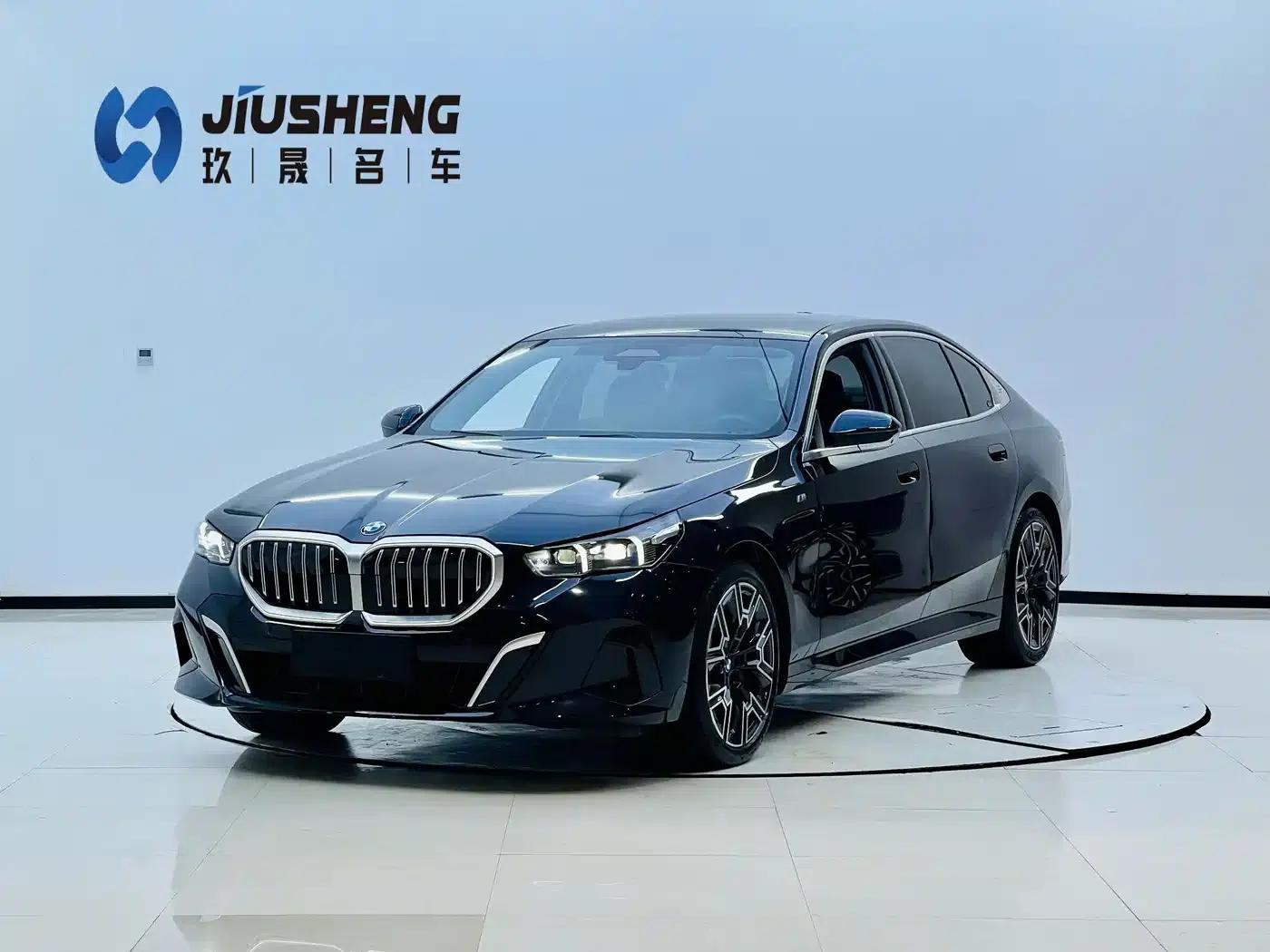 2024 BMW 5 Series 530Li Luxury M Sport Package — миниатюра 1