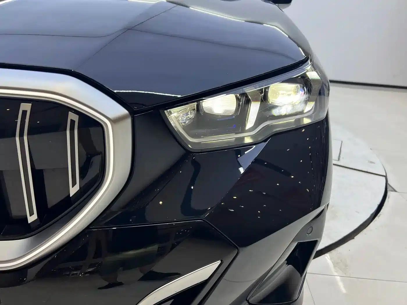 2024 BMW 5 Series 530Li Luxury M Sport Package — миниатюра 12