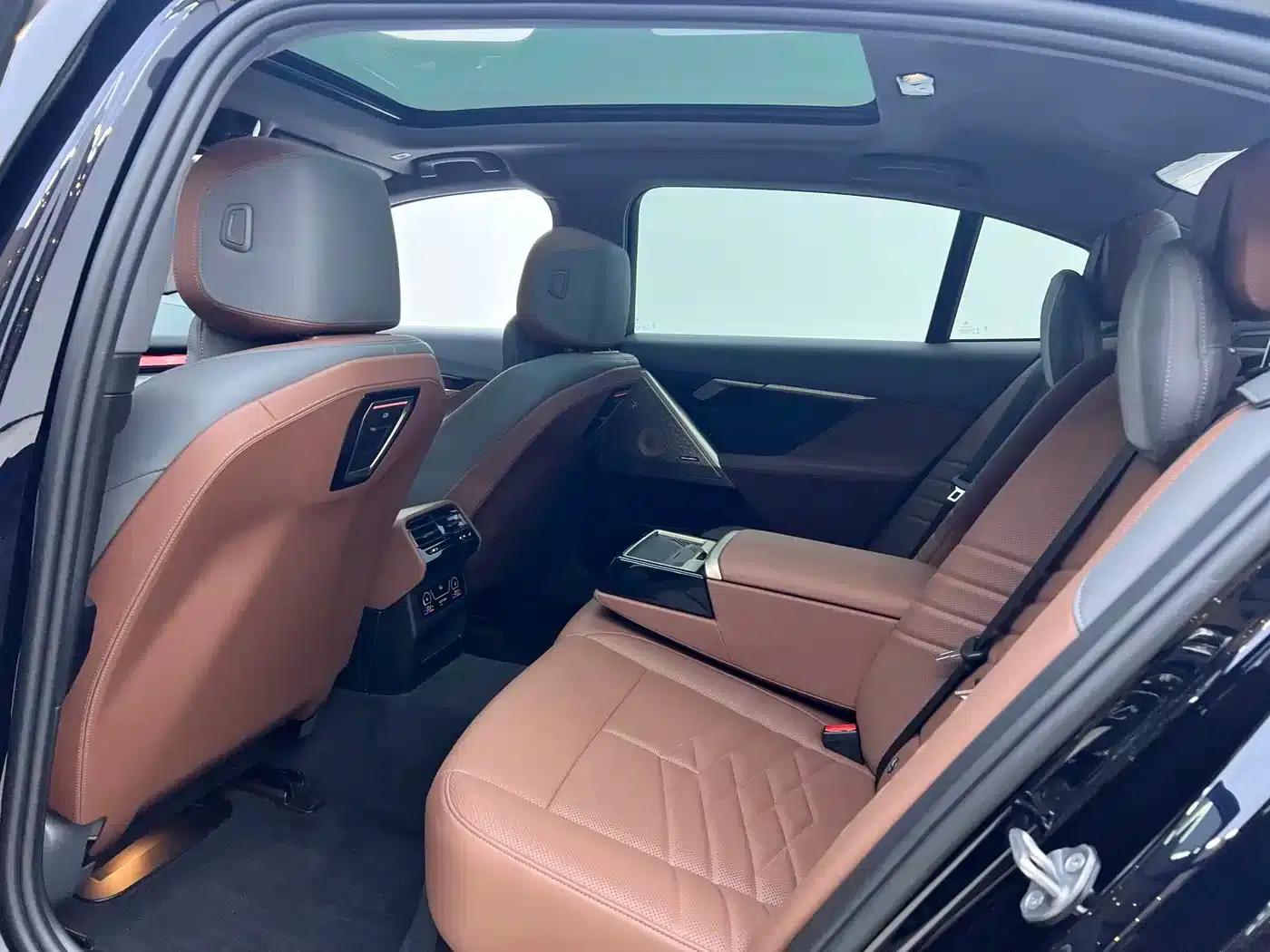 2024 BMW 5 Series 530Li Luxury M Sport Package — миниатюра 5