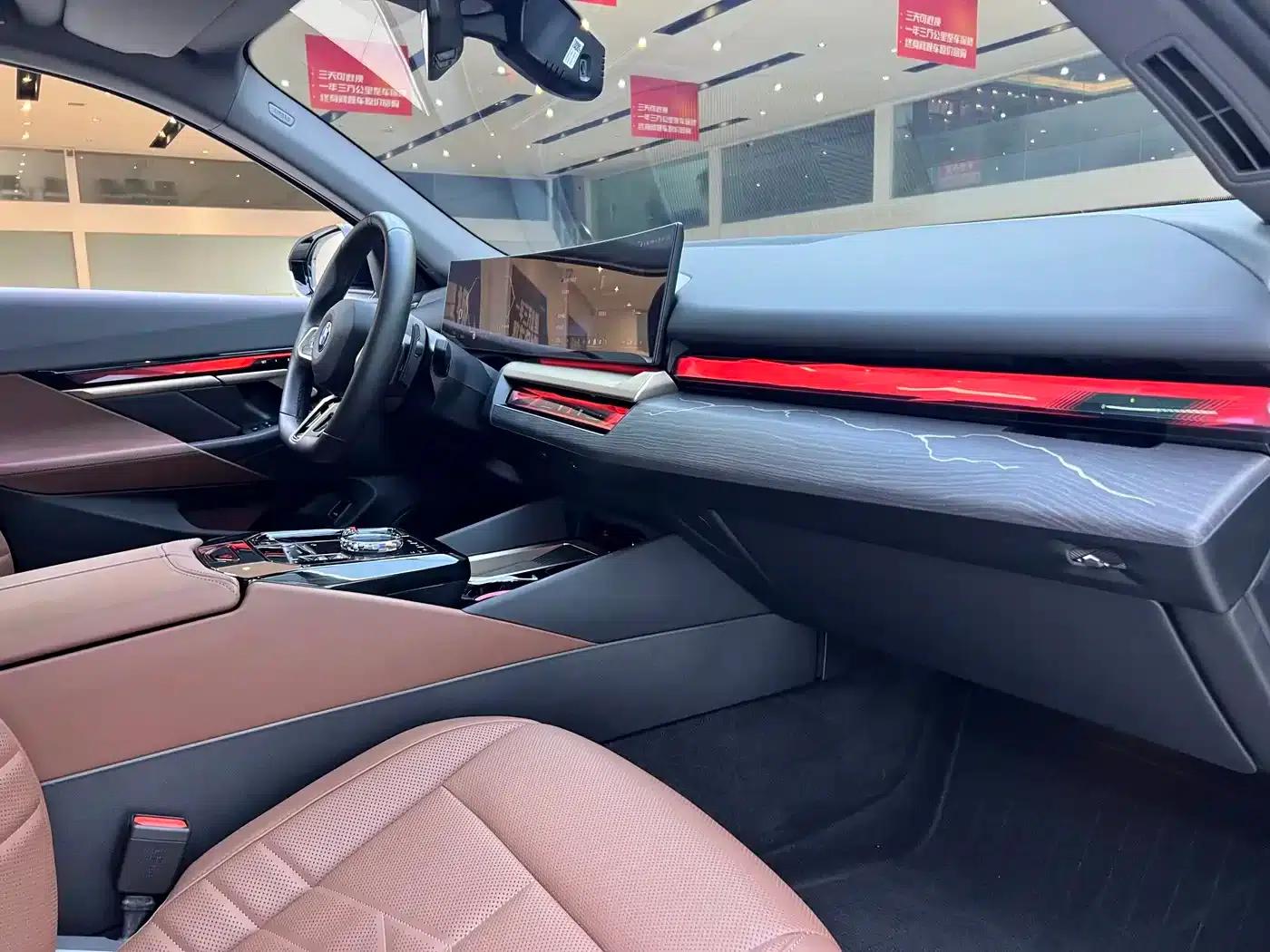 2024 BMW 5 Series 530Li Luxury M Sport Package — миниатюра 8