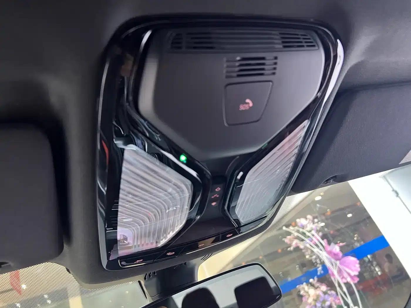 2021 BMW 5 Series 530Li Leading Edition M Sport Package — миниатюра 11