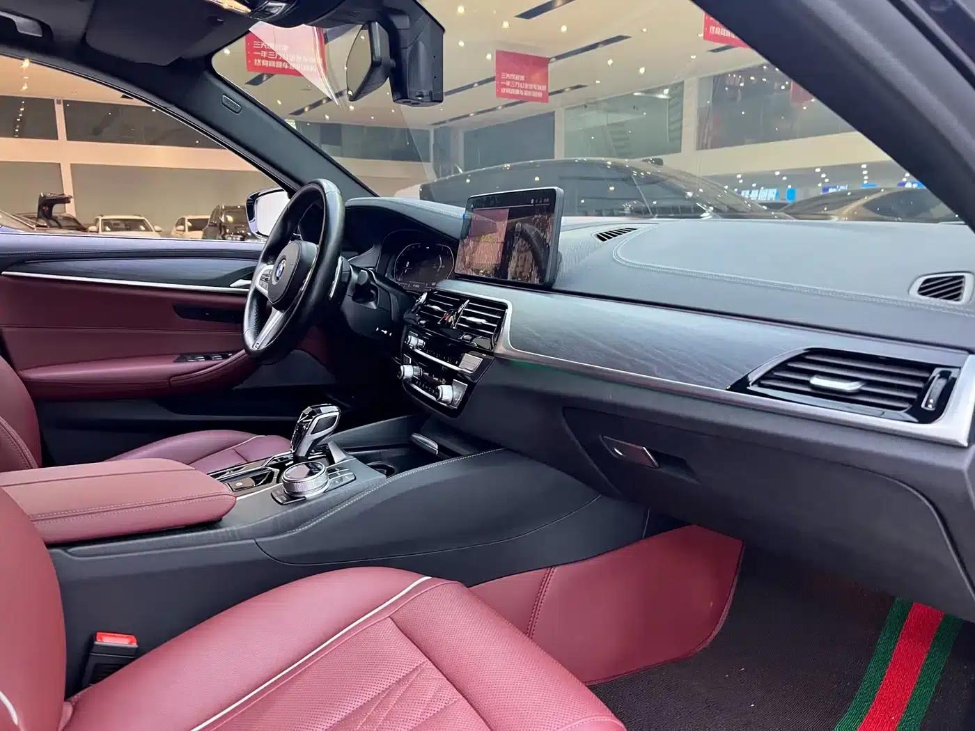 2021 BMW 5 Series 530Li Leading Edition M Sport Package — миниатюра 16