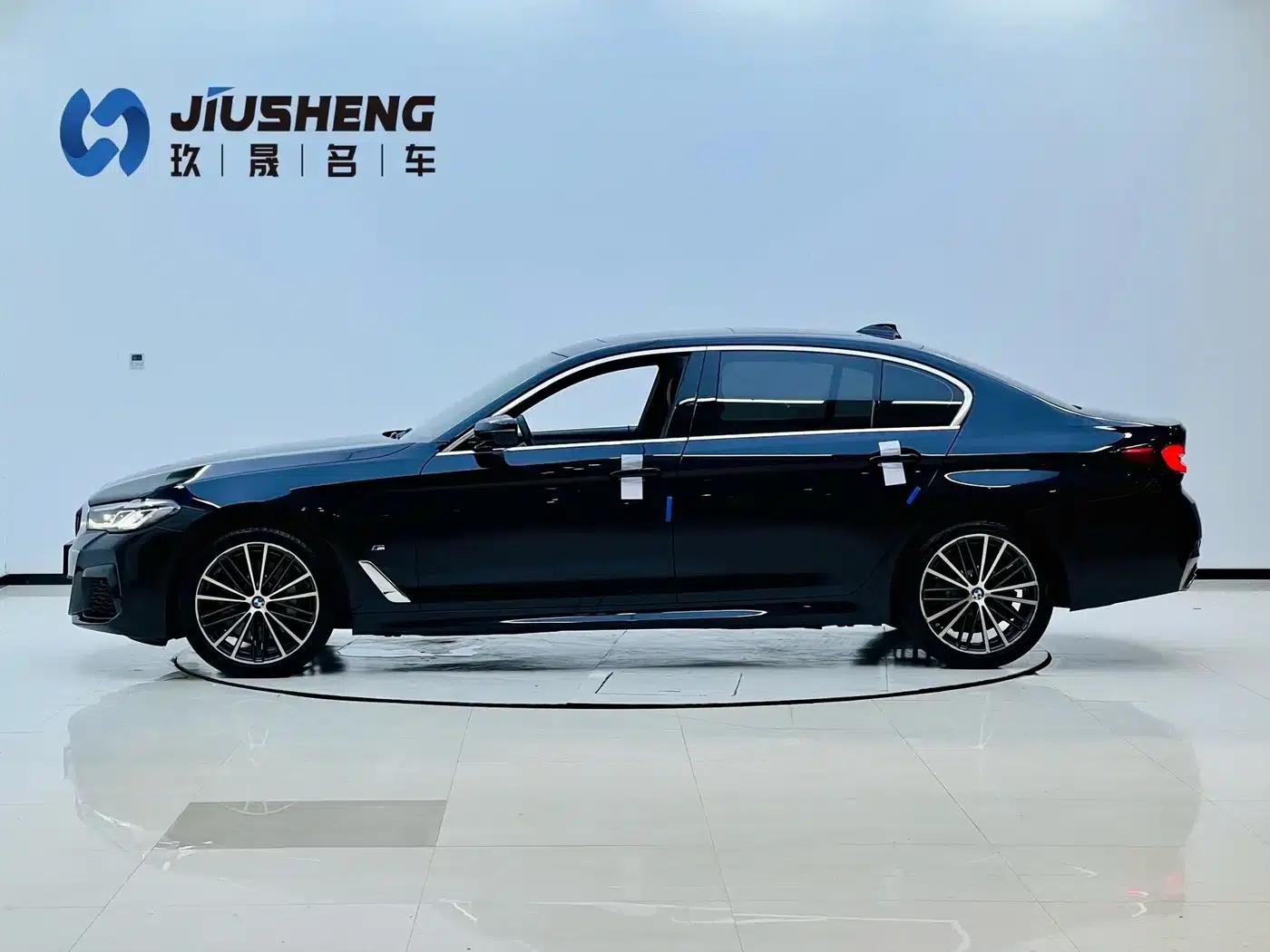2021 BMW 5 Series 530Li Leading Edition M Sport Package — миниатюра 3