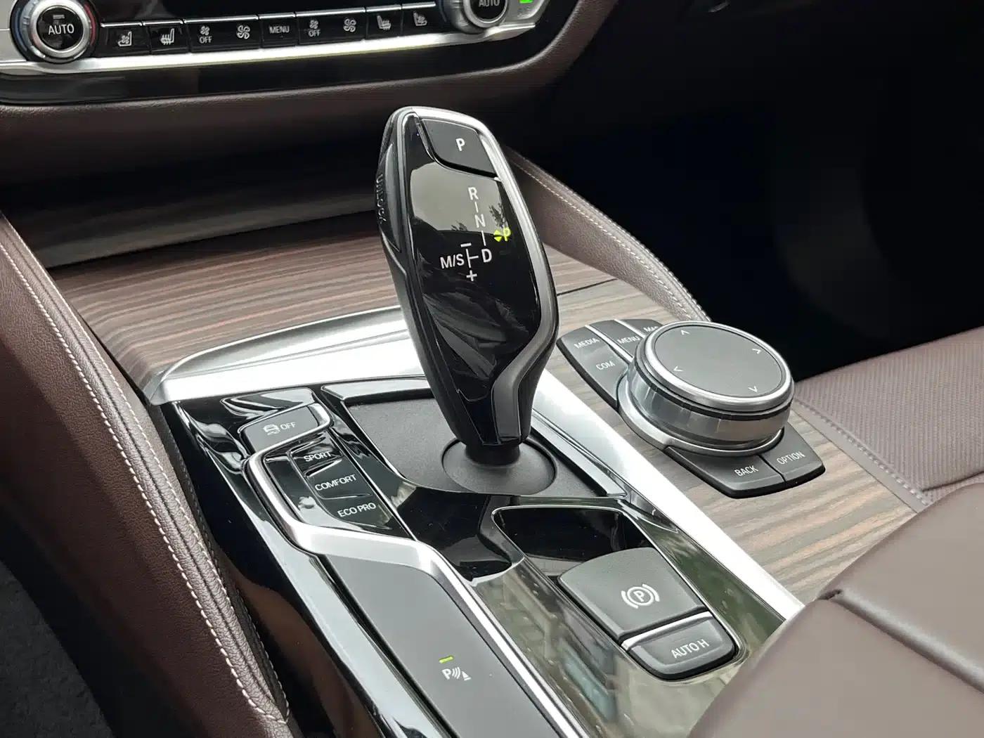 2020 BMW 5 Series 530Li xDrive M Sport Package — миниатюра 12