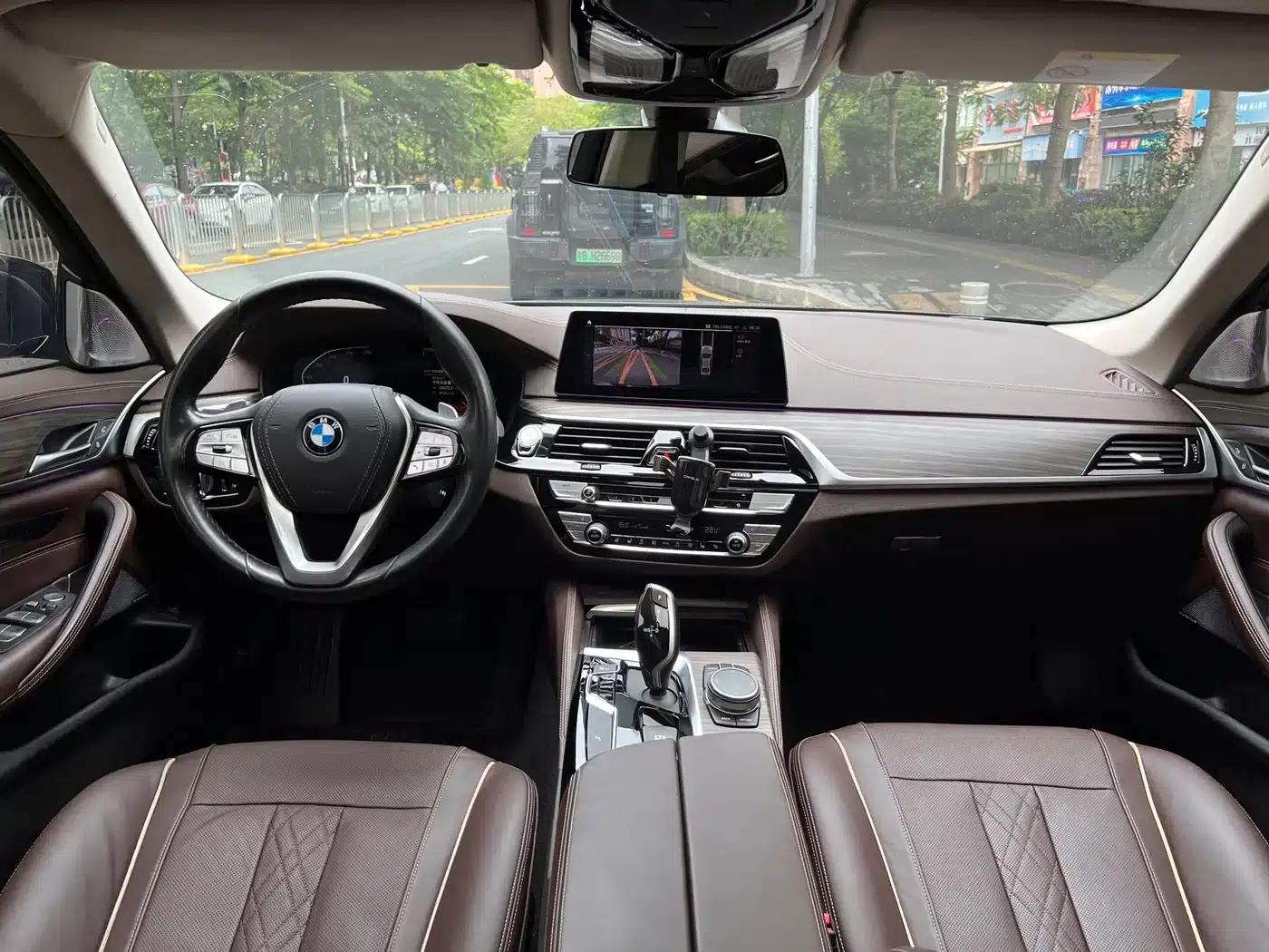 2020 BMW 5 Series 530Li xDrive M Sport Package — миниатюра 9