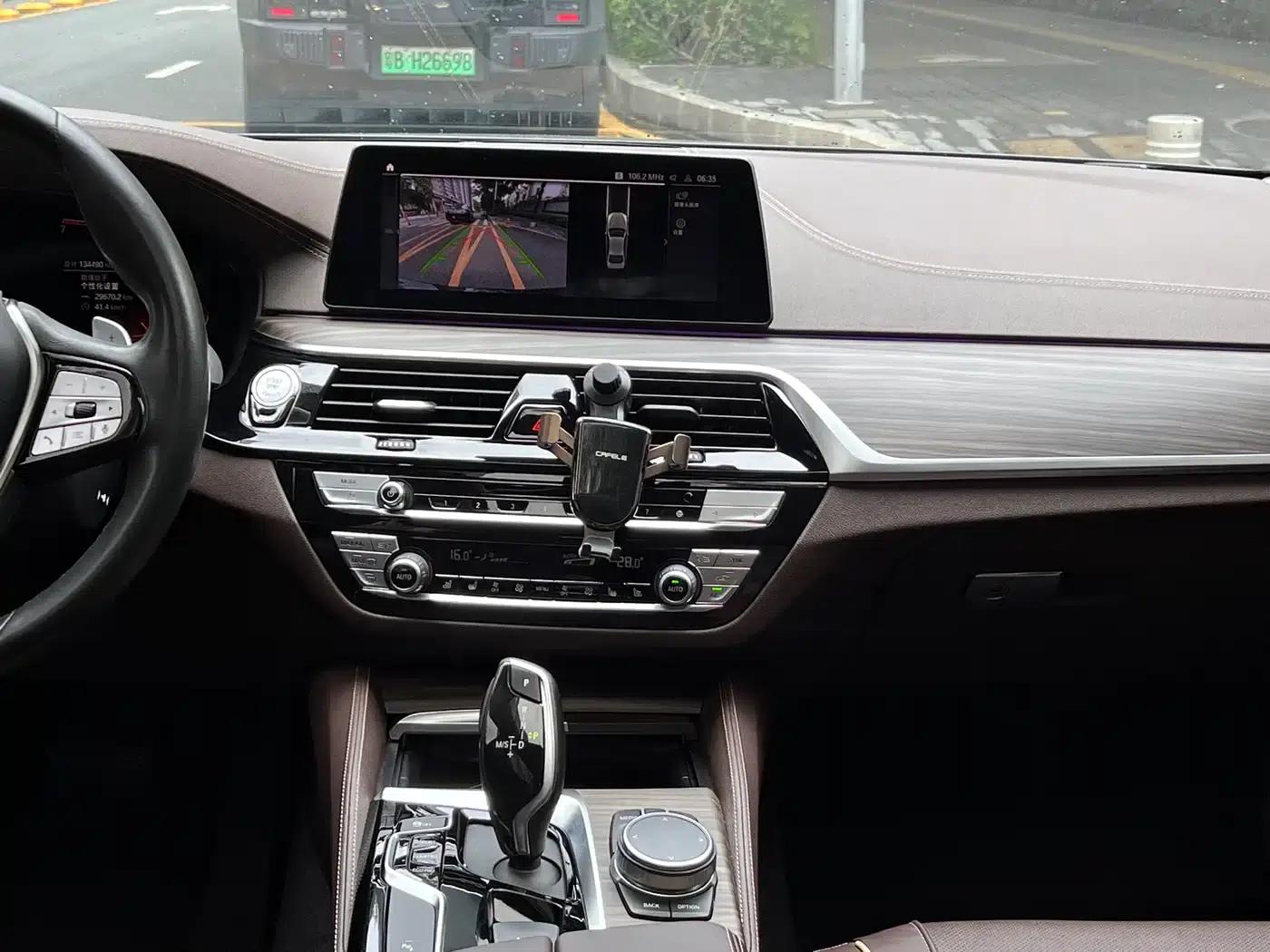 2020 BMW 5 Series 530Li xDrive M Sport Package — миниатюра 10