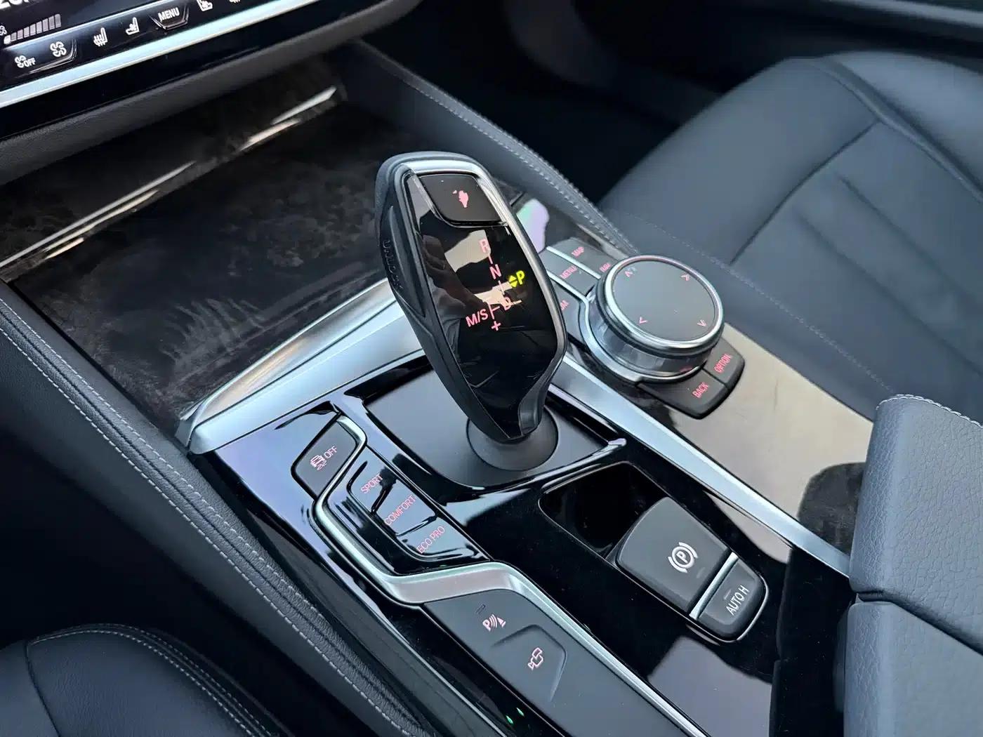 2018 BMW 5 Series 530Li Luxury M Sport Package — миниатюра 14