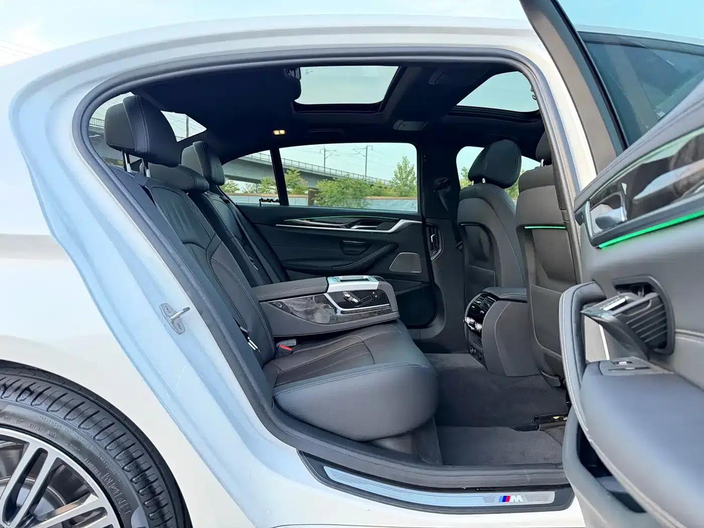 2018 BMW 5 Series 530Li Luxury M Sport Package — миниатюра 20