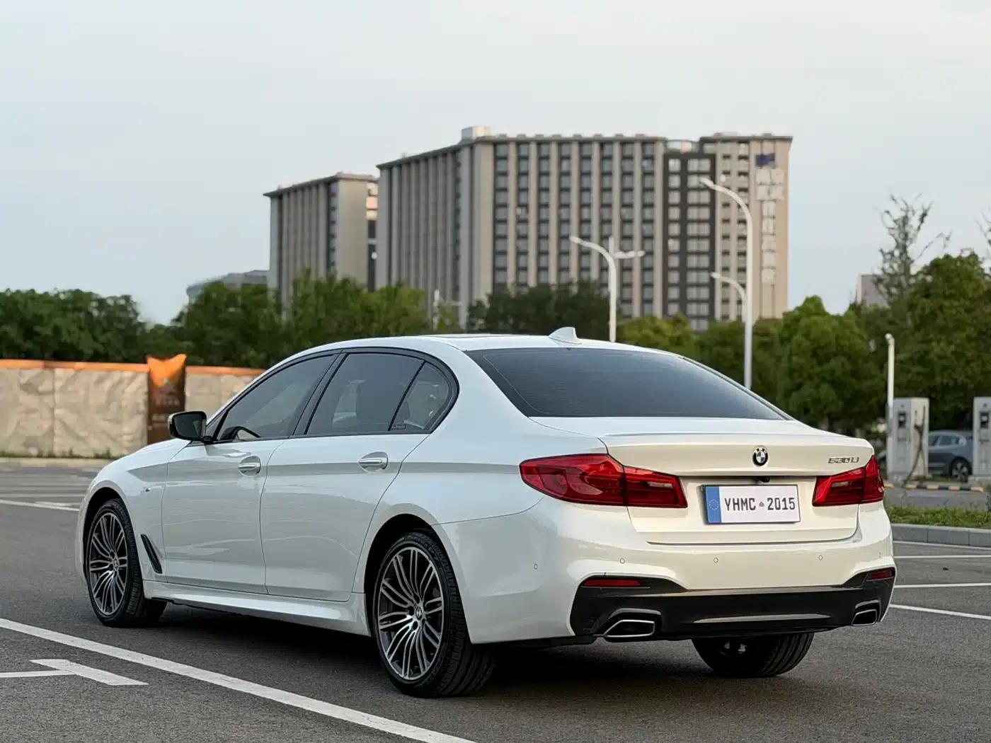 2018 BMW 5 Series 530Li Luxury M Sport Package — миниатюра 24