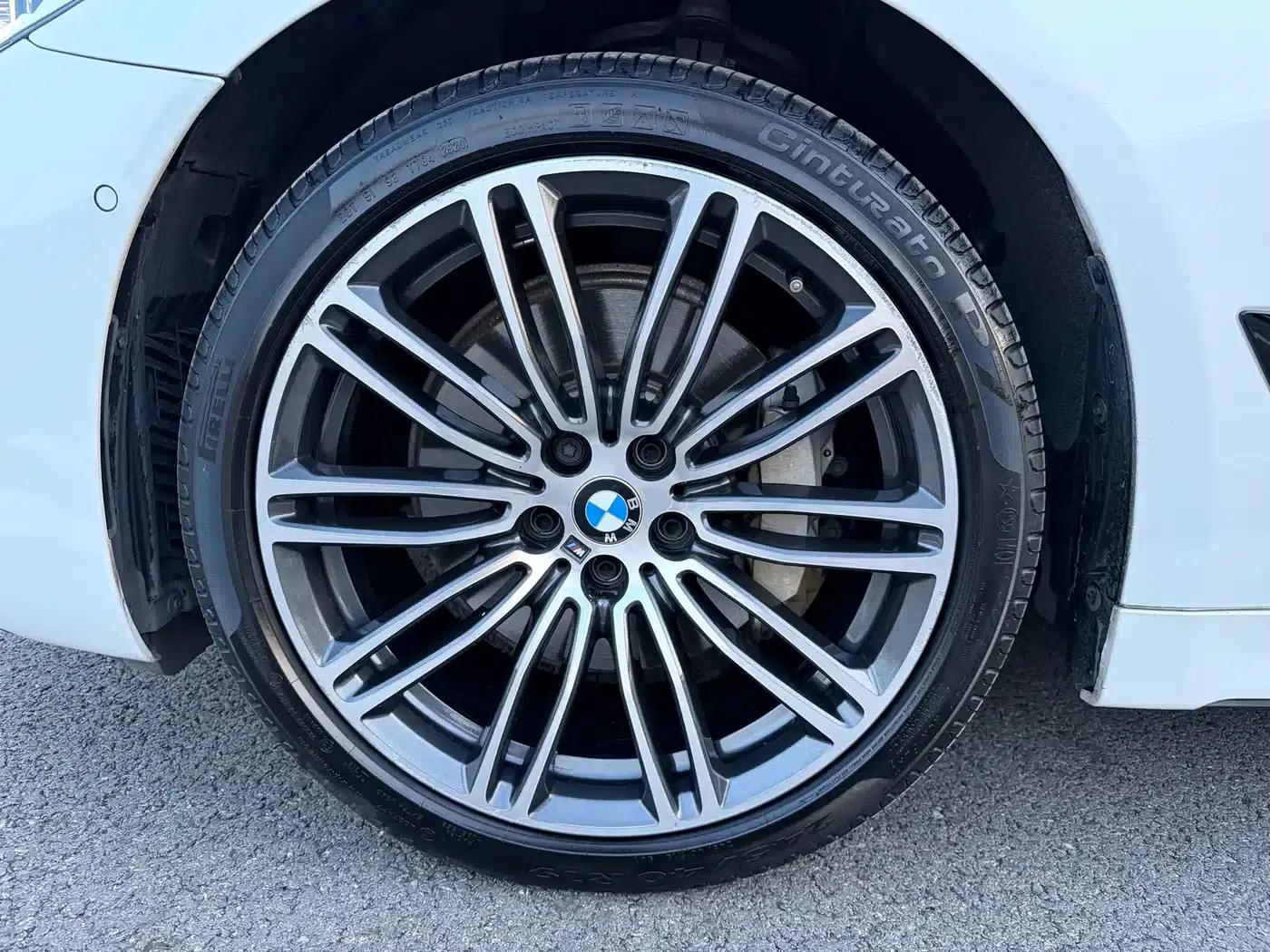 2018 BMW 5 Series 530Li Luxury M Sport Package — миниатюра 29