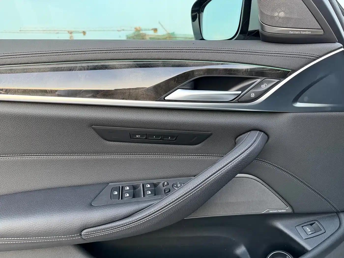 2018 BMW 5 Series 530Li Luxury M Sport Package — миниатюра 9