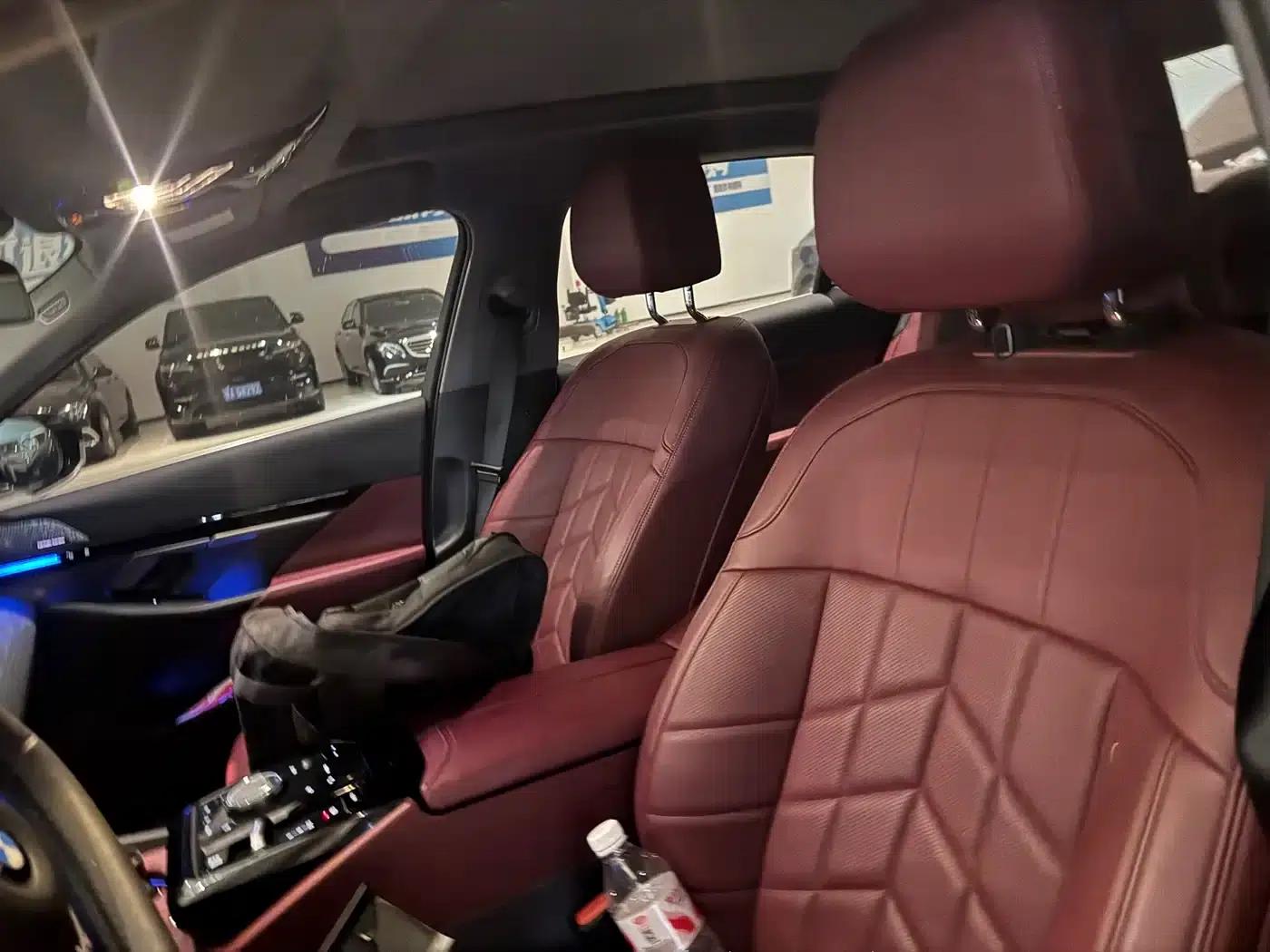 2024 BMW 5 Series 525Li Luxury Package — миниатюра 3