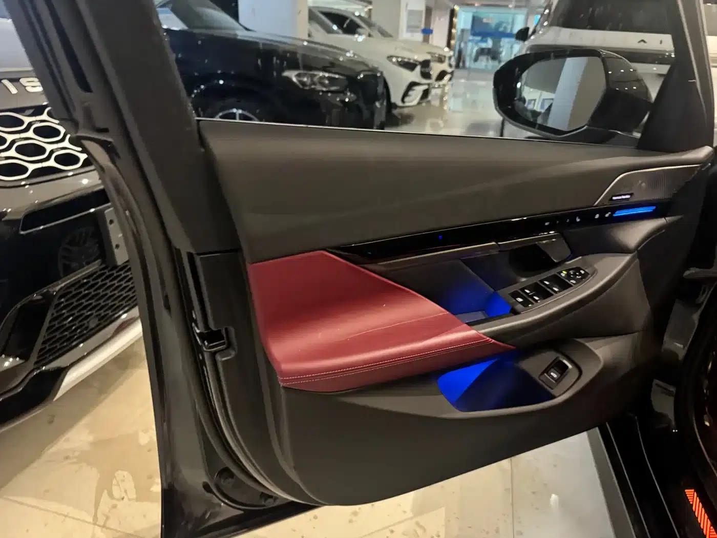 2024 BMW 5 Series 525Li Luxury Package — миниатюра 6