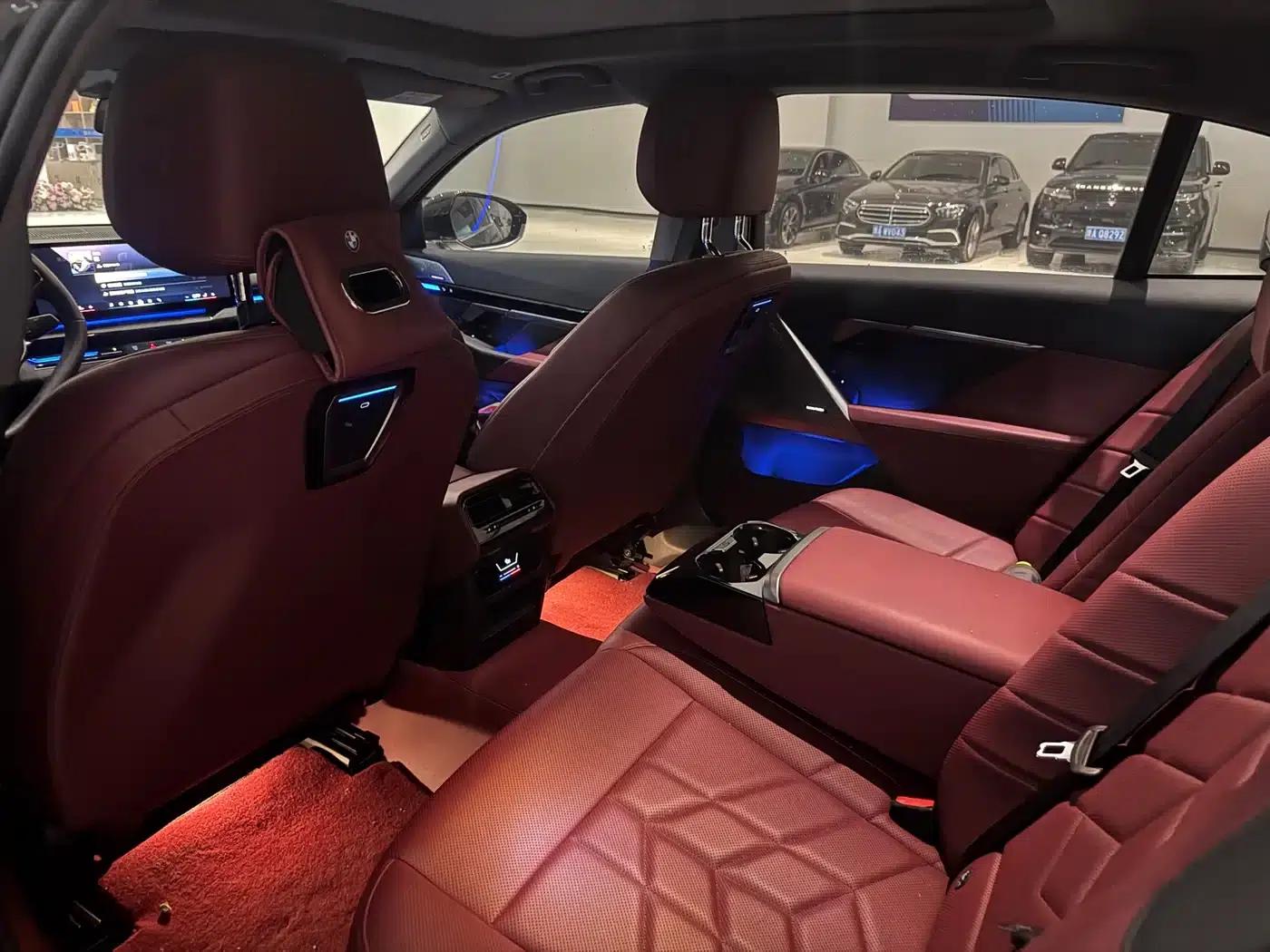 2024 BMW 5 Series 525Li Luxury Package — миниатюра 7