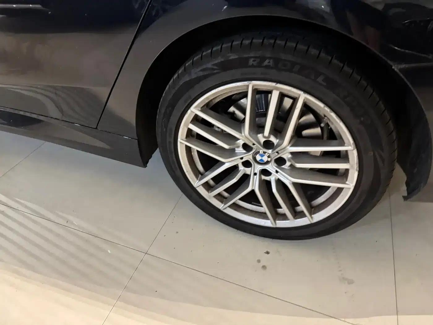 2024 BMW 5 Series 525Li Luxury Package — миниатюра 9