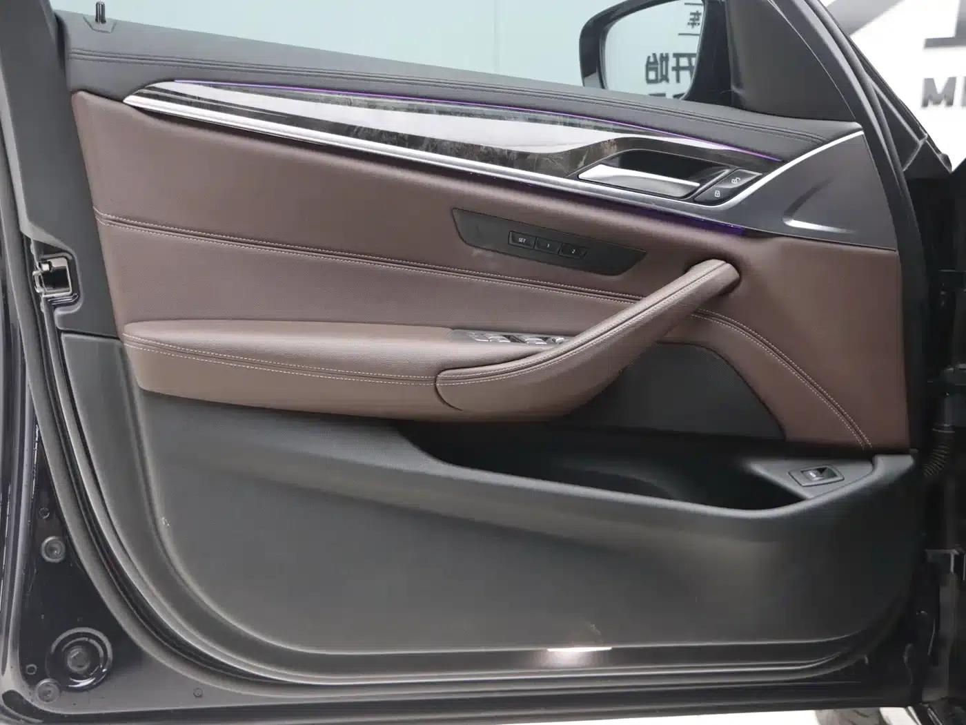 2019 BMW 5 Series 525Li M Sport Package — миниатюра 24