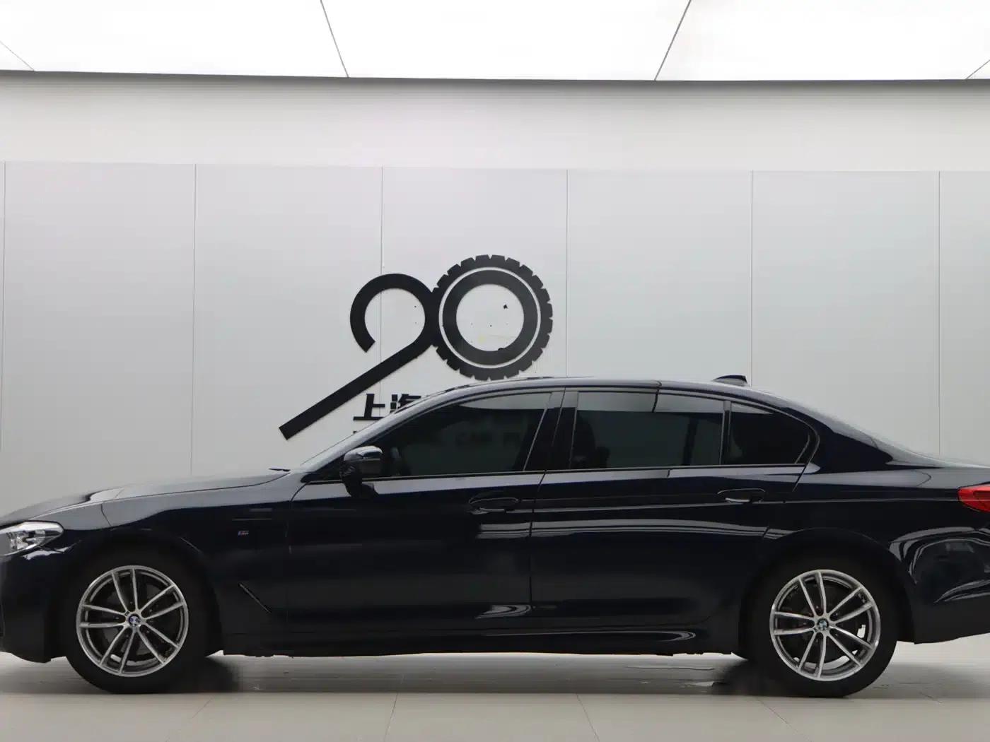 2019 BMW 5 Series 525Li M Sport Package — миниатюра 7