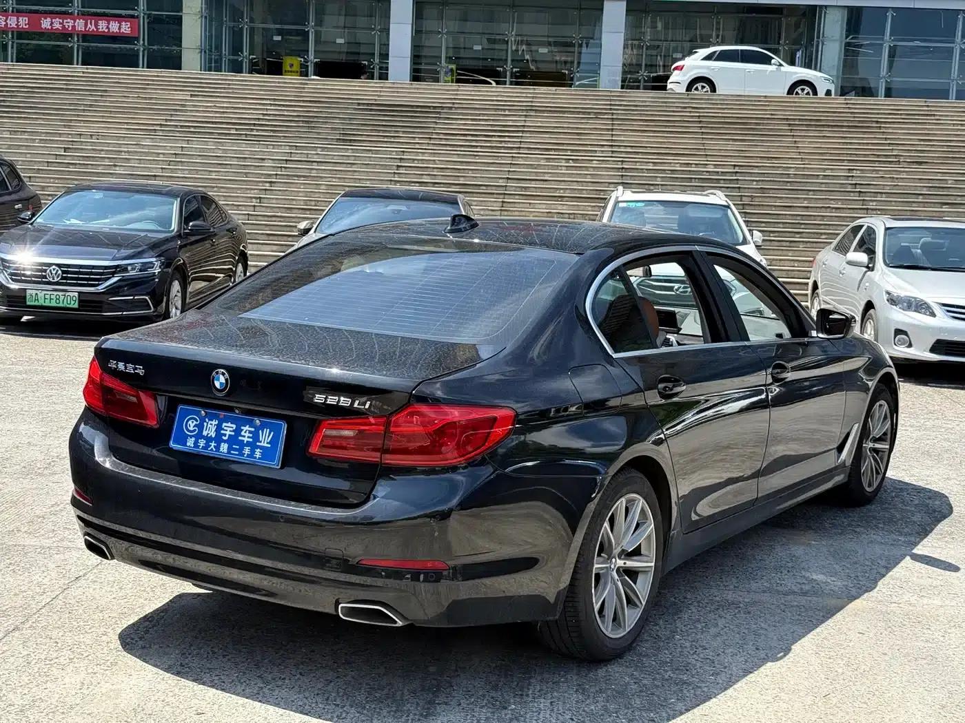 BMW 5 Series 2017 528Li Leading Edition — миниатюра 18