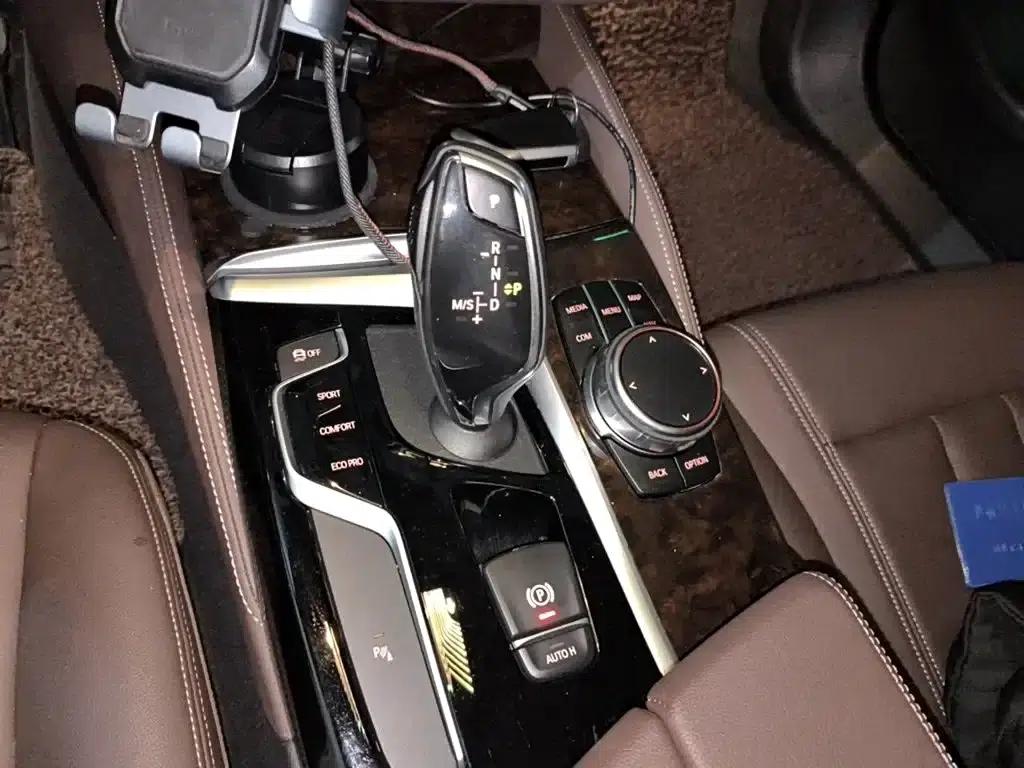 2018 BMW 5 Series 525Li Luxury Package — миниатюра 10