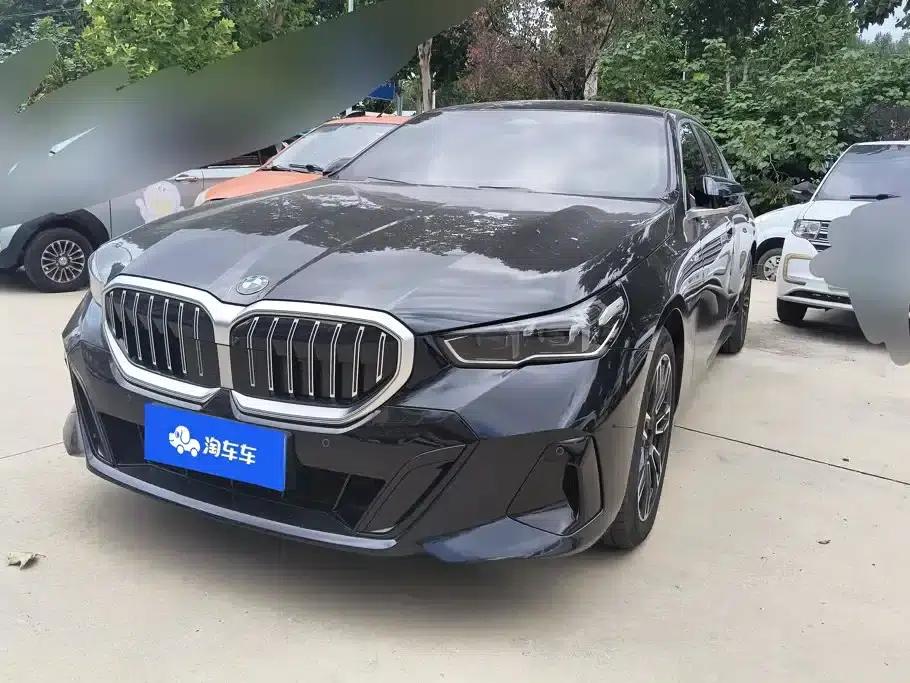 2025 BMW 5 Series 530Li Leading Edition M Sport Package — миниатюра 1