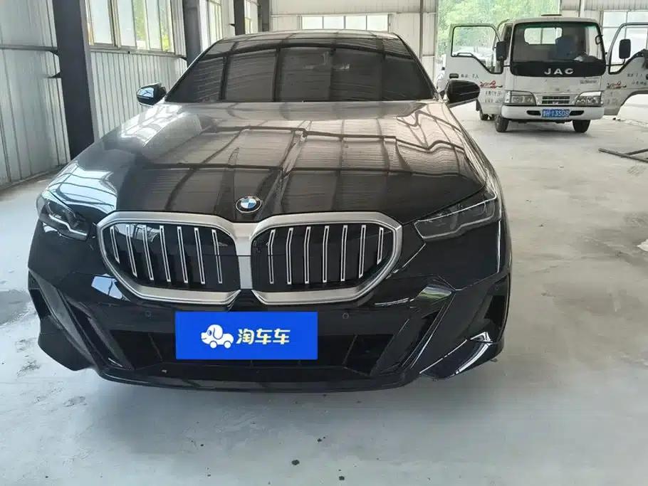 2025 BMW 5 Series 530Li Leading Edition M Sport Package — миниатюра 2