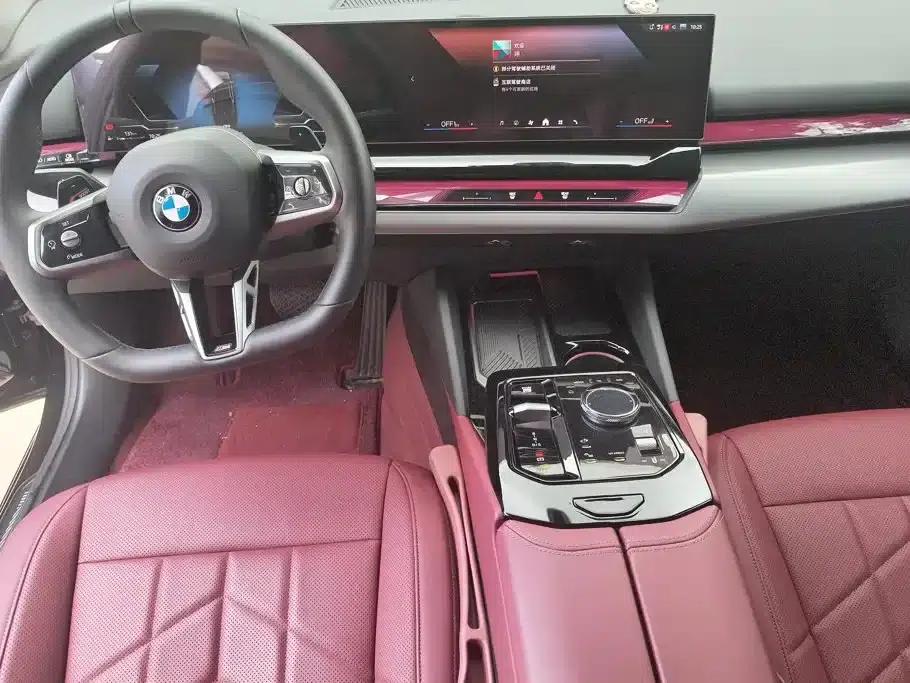 2025 BMW 5 Series 530Li Leading Edition M Sport Package — миниатюра 12