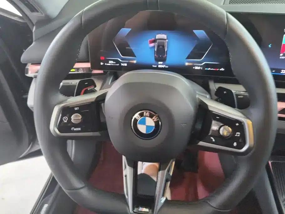 2025 BMW 5 Series 530Li Leading Edition M Sport Package — миниатюра 15