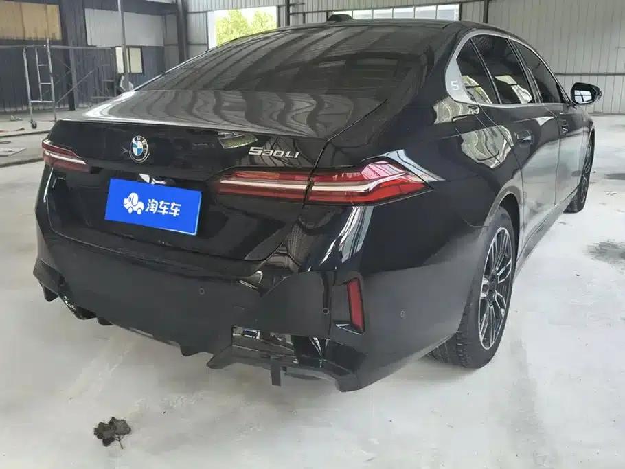 2025 BMW 5 Series 530Li Leading Edition M Sport Package — миниатюра 3