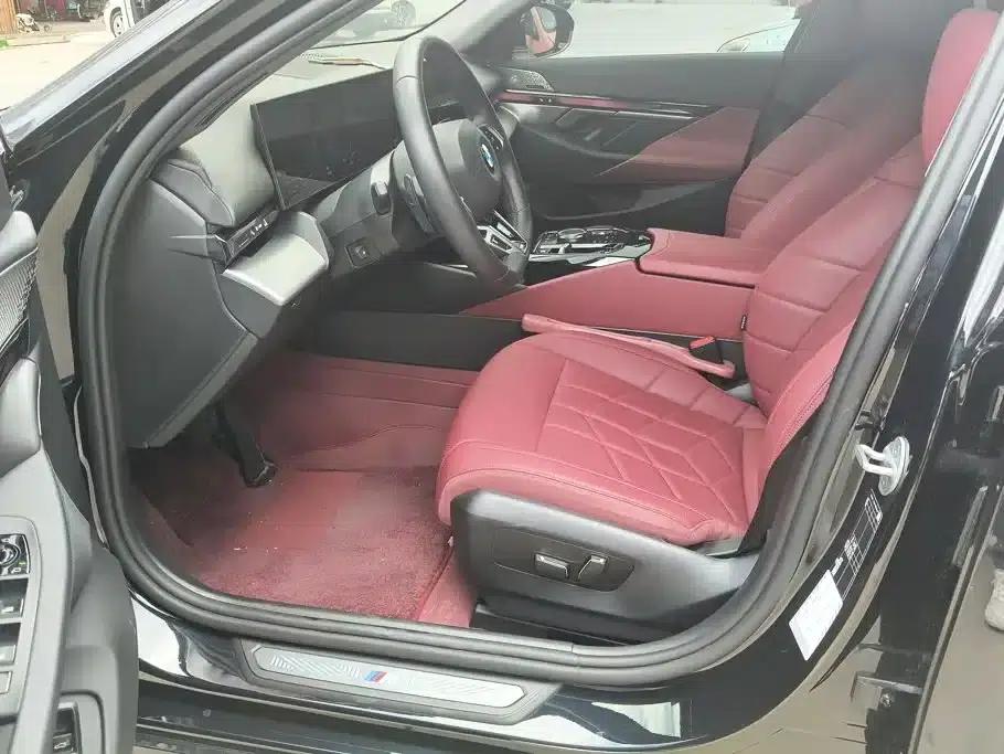 2025 BMW 5 Series 530Li Leading Edition M Sport Package — миниатюра 9