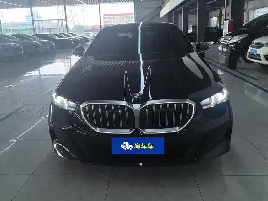 2025 BMW 5 Series 530Li Leading Edition M Sport Package — миниатюра 2