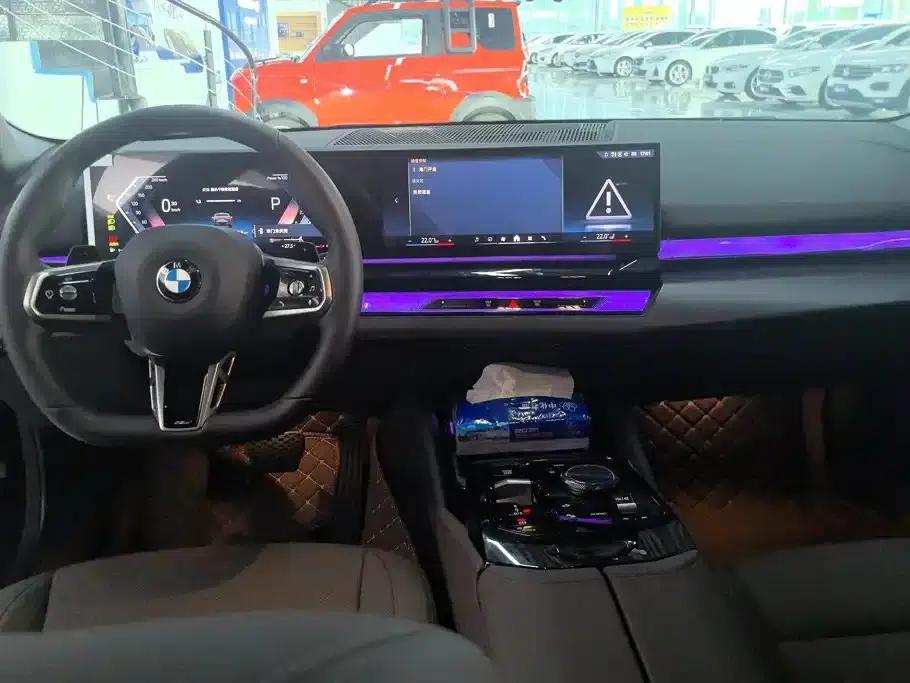 2025 BMW 5 Series 530Li Leading Edition M Sport Package — миниатюра 12
