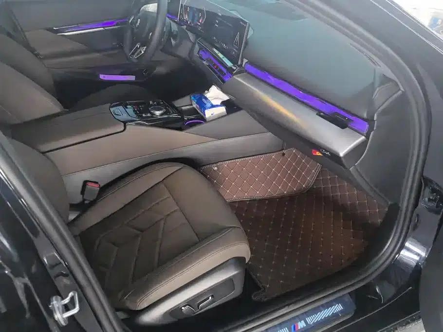 2025 BMW 5 Series 530Li Leading Edition M Sport Package — миниатюра 8