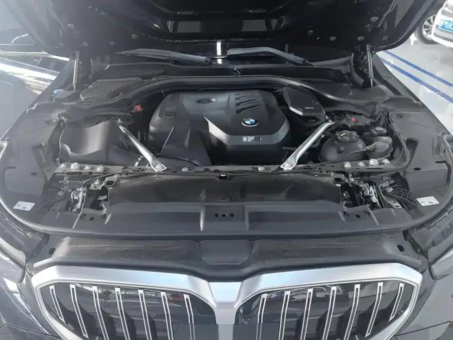 2025 BMW 5 Series 530Li Leading Edition M Sport Package — миниатюра 10